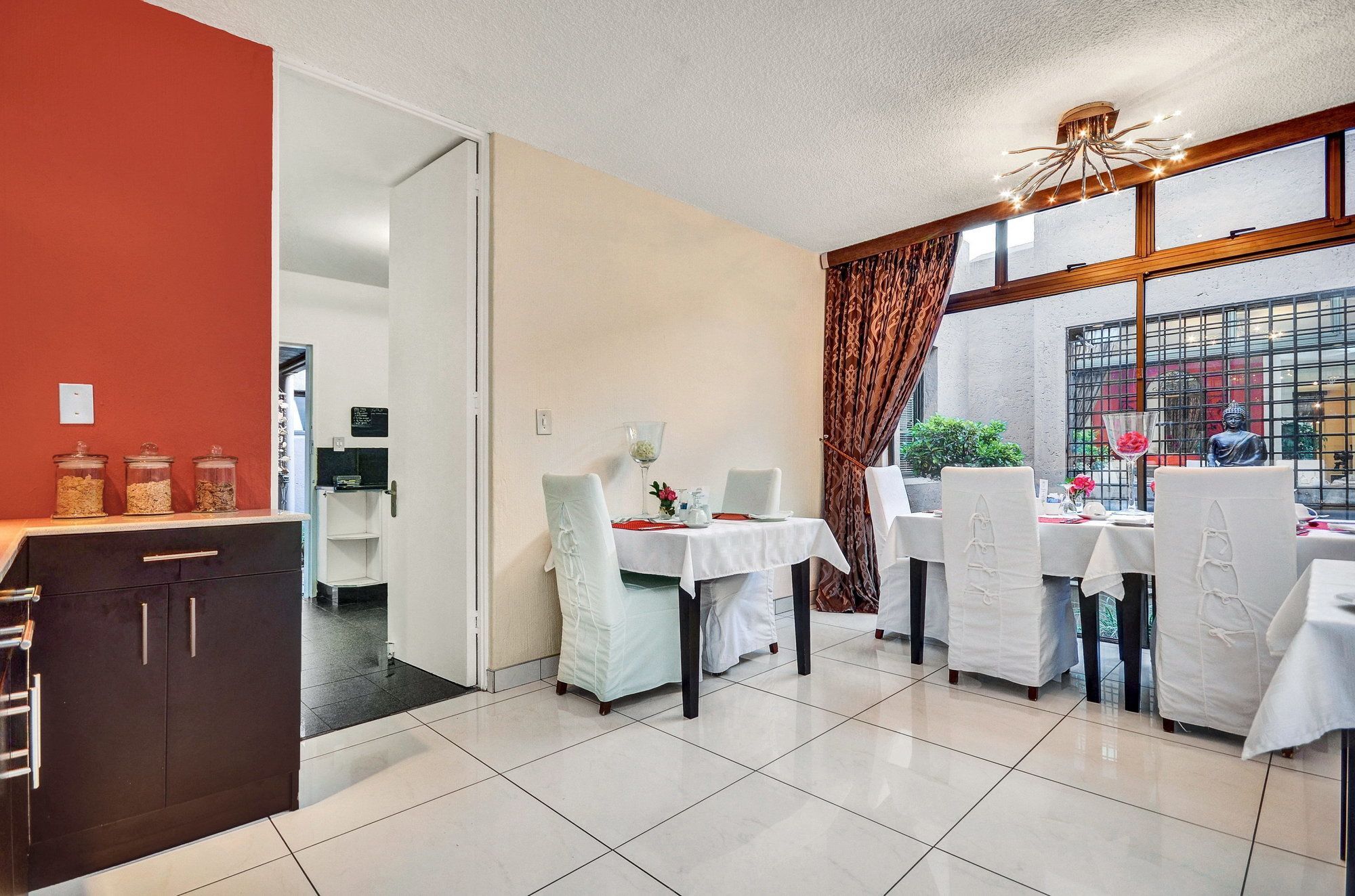 Le Petit Fillan Hotel แซนด์ตัน ภายนอก รูปภาพ